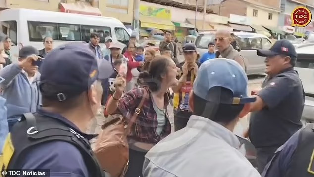 Hannah đã đi đến Peru để tham gia khóa tu yoga để "tìm lại chính mình", được một người Peru tốt bụng phát hiện nằm gục trên vỉa hè. Ảnh: TDC Noticias.