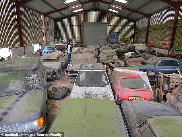 Nhà thám hiểm đô thị Daniel Sims đã có phát hiện đáng kinh ngạc nhưng từ chối tiết lộ vị trí của nhà kho vì sợ thu hút những kẻ cướp.