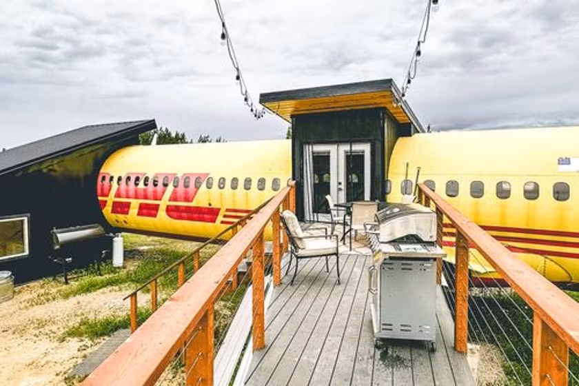 Việc bảo quản và duy trì máy bay trong môi trường lạnh giá và ẩm ướt của Alaska là vô cùng khó khăn và tốn kém. Việc bảo quản và duy trì máy bay trong môi trường lạnh giá và ẩm ướt của Alaska là vô cùng khó khăn và tốn kém.