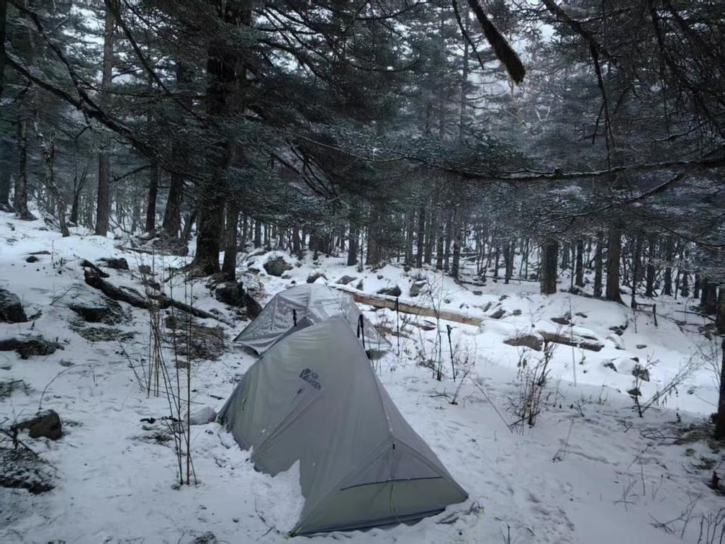 Năm 2018, chính quyền địa phương đã cấm đi lại đến khu vực nguy hiểm này, hứa sẽ phạt những người vi phạm. Ảnh: QQ.com.