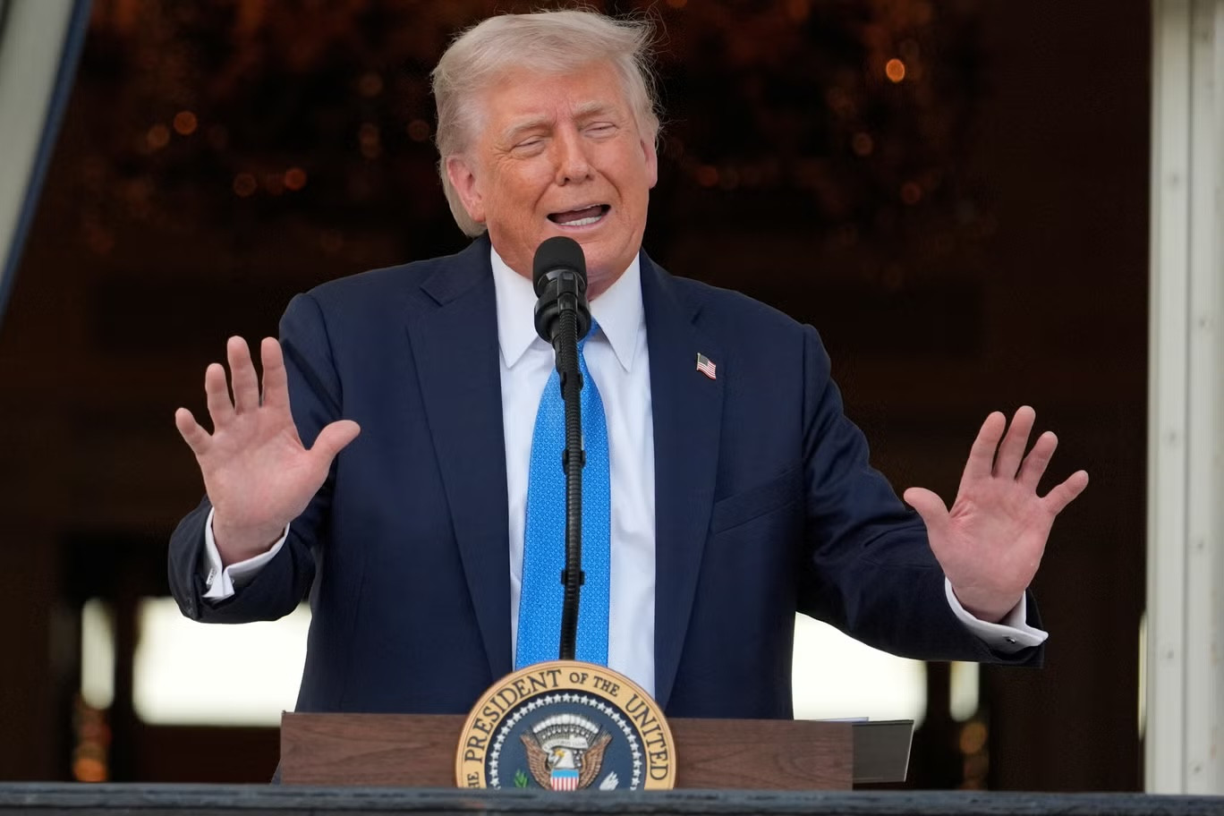 Ông Trump đã công bố những hạn chế mới tại Nhà Trắng vào 4/6. Ông Trump đã công bố những hạn chế mới tại Nhà Trắng vào 4/6.