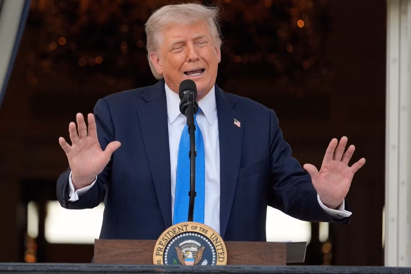 Ông Trump đã công bố những hạn chế mới tại Nhà Trắng vào 4/6. Ông Trump đã công bố những hạn chế mới tại Nhà Trắng vào 4/6.
