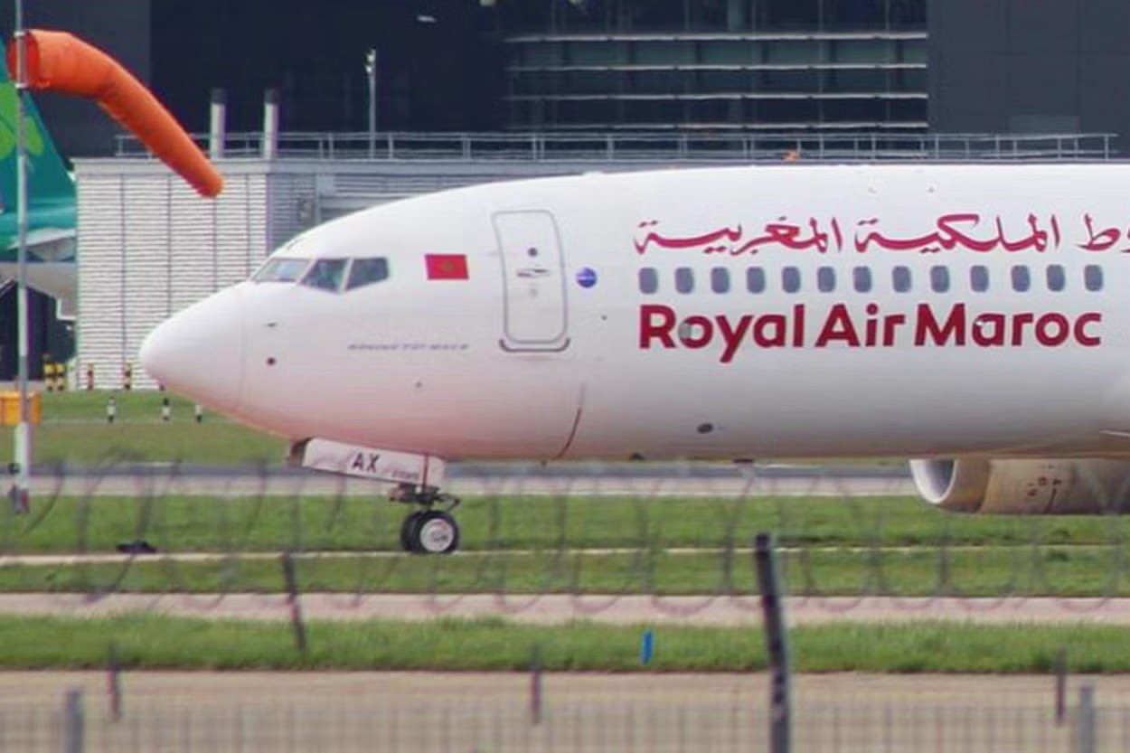 Máy bay Boeing 737 của Royal Air Maroc gặp phải vấn đề về côn trùng. Máy bay Boeing 737 của Royal Air Maroc gặp phải vấn đề về côn trùng.