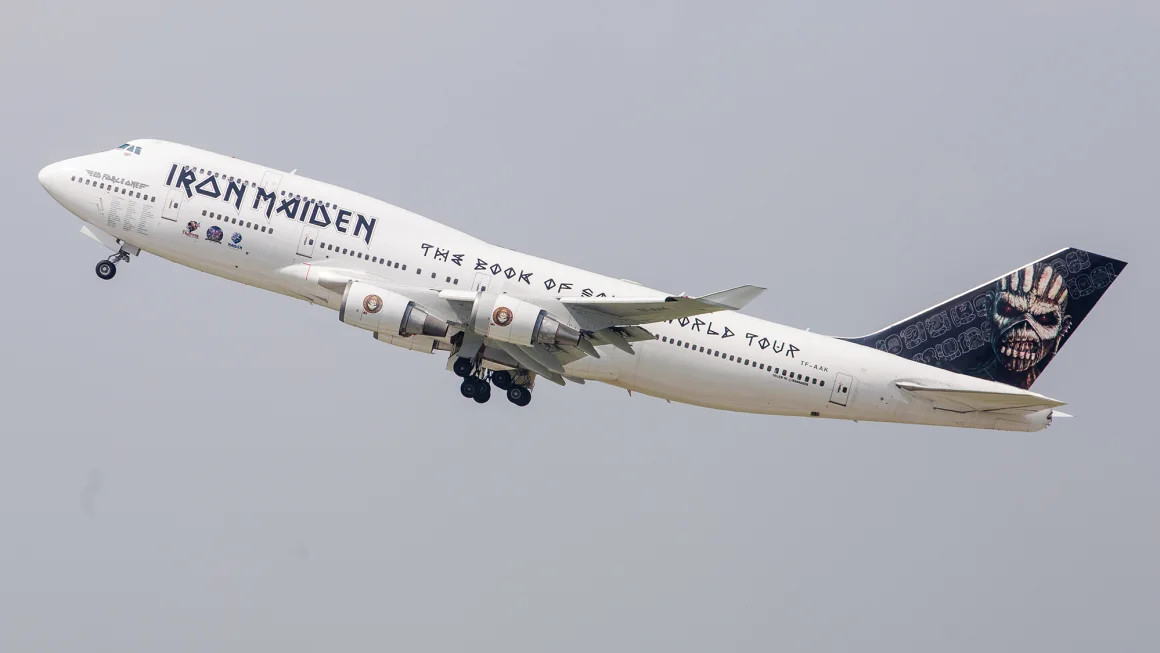 Chiếc Ed Force One của Iron Maiden được sử dụng làm máy bay lưu diễn của ban nhạc vào năm 2016.