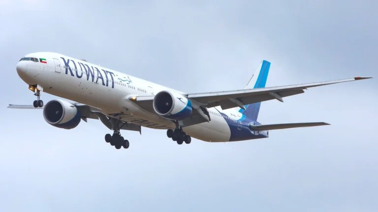 Sau vụ việc này hình ảnh của hãng hàng không Kuwait Airways ít nhiều cũng bị ảnh hưởng. Sau vụ việc này hình ảnh của hãng hàng không Kuwait Airways ít nhiều cũng bị ảnh hưởng.