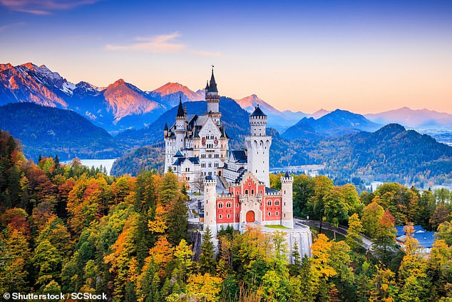"Lâu đài Neuschwanstein ở Bavaria trông giống như trong phim", một du khách cho biết.