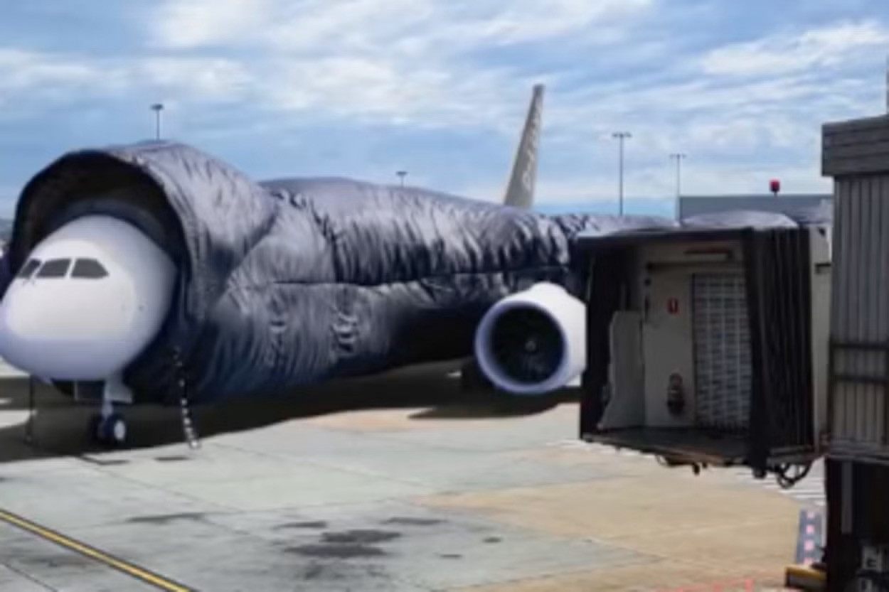 Máy bay được thiết kế để hoạt động tốt trong điều kiện nhiệt độ thấp. Máy bay được thiết kế để hoạt động tốt trong điều kiện nhiệt độ thấp.