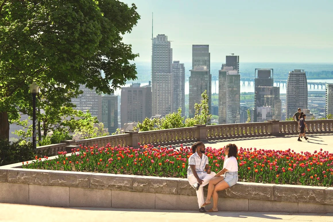 Montreal - nơi có thể nhìn toàn cảnh từ Núi Royal - đang nhấn mạnh đến việc đồng đô la được chi tiêu nhiều như thế nào ở Canada trong nỗ lực giữ chân du khách Mỹ.