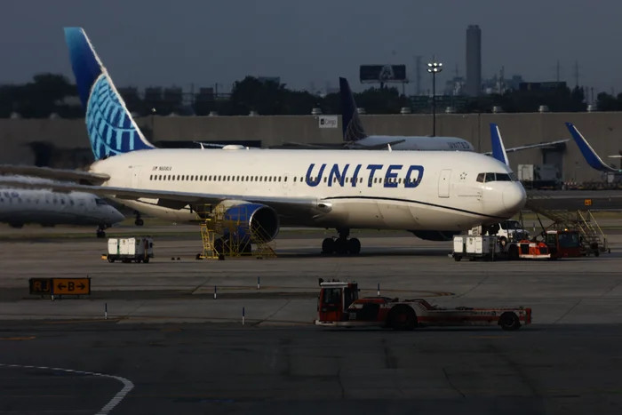 Ông Tallon đang yêu cầu United Airlines bồi thường thiệt hại về tài chính, danh tiếng và tinh thần.