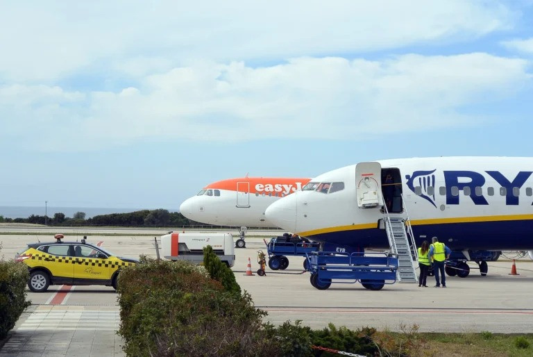 Năm hãng hàng không giá rẻ châu Âu bị phạt do áp dụng các khoản phụ phí bị cho là lạm dụng và vi phạm quyền lợi người tiêu dùng với tổng số tiền lên tới 179 triệu euro.