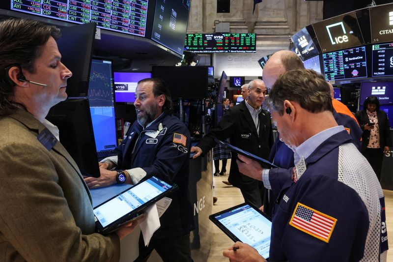 Thị trường chứng khoán Mỹ chững lại, lợi suất trái phiếu rớt sâu giữa căng thẳng Trung Đông. Ảnh: Investing.com.