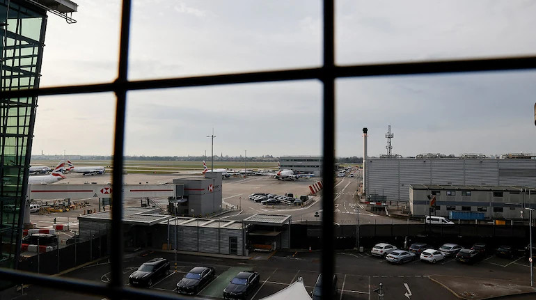 Sân bay Heathrow đang nỗ lực khắc phục sự cố, mở cửa hoạt động trở lại sớm nhất. Ảnh: Moneycontrol. Sân bay Heathrow đang nỗ lực khắc phục sự cố, mở cửa hoạt động trở lại sớm nhất. Ảnh: Moneycontrol.