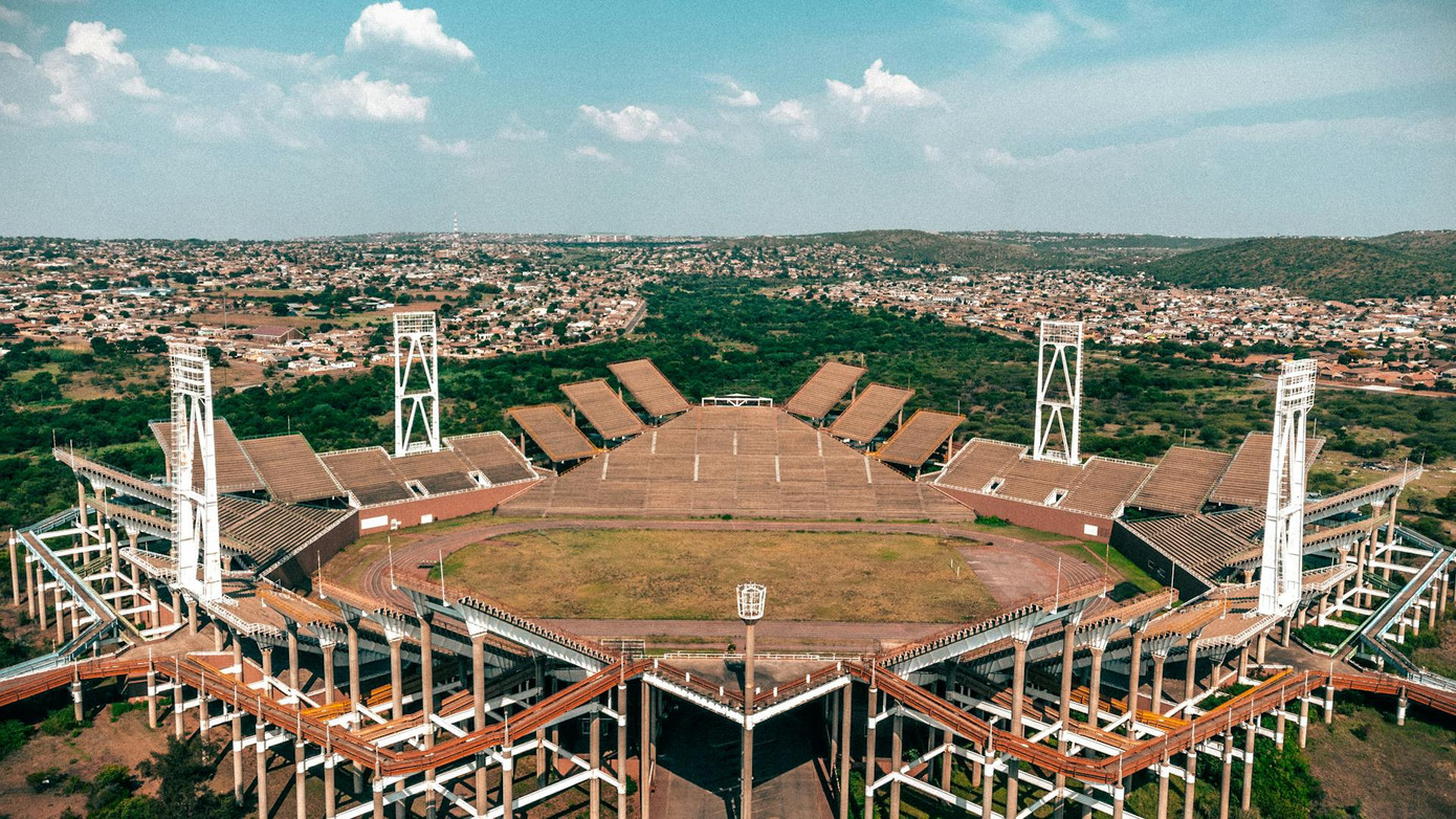 Sân vận động Mmabatho đang thu hút lượng lớn du lịch đến tham quan nhờ kiến trúc "kỳ dị". Ảnh: Africa Is a Country. Sân vận động Mmabatho đang thu hút lượng lớn du lịch đến tham quan nhờ kiến trúc "kỳ dị". Ảnh: Africa Is a Country.