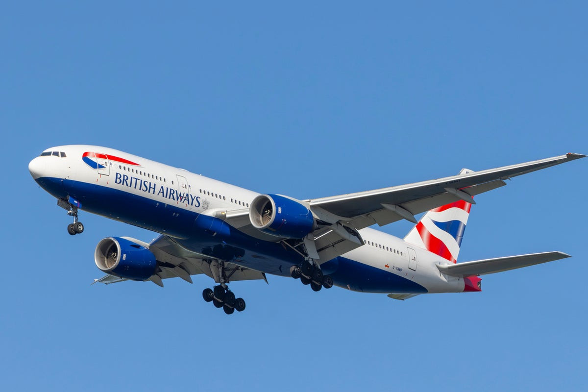 Hãng hàng không British Airways bị tuyên phạt vì liên quan đến nhân viên bốc xếp hành lý tại sân bay Heathrow. Ảnh: AOL.com.