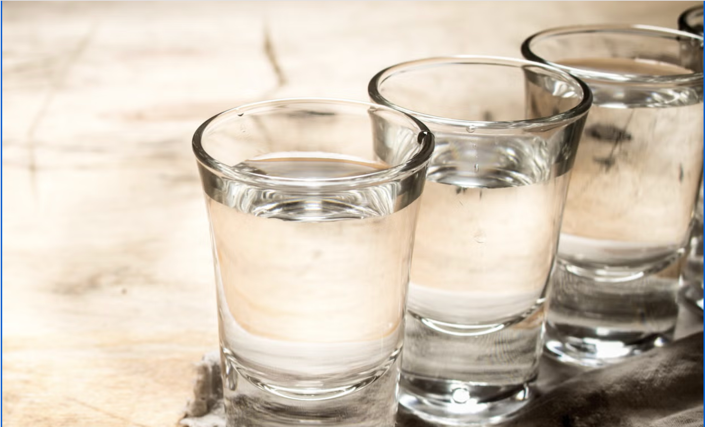 Giá rượu cao ở Thổ Nhĩ Kỳ đã khiến một số người tiêu dùng và các cửa hàng, nhà hàng và quán bar phải phụ thuộc vào rượu lậu.