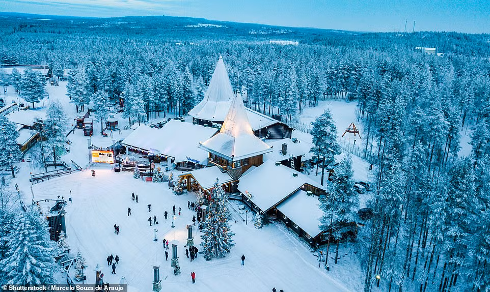 Tại Rovaniemi, thủ phủ của Lapland, du khách có thể tận hưởng không khí Giáng sinh mọi thời điểm trong năm tại Làng ông già Noel. Theo giới thiệu từ trang web chính thức, đây là điểm đến dành cho cả gia đình với vô số hoạt động hấp dẫn. Đặc biệt, du khách có thể bước qua Vòng Bắc Cực ngay tại đây, đánh dấu khoảnh khắc bước vào một thế giới diệu kỳ. Tại Rovaniemi, thủ phủ của Lapland, du khách có thể tận hưởng không khí Giáng sinh mọi thời điểm trong năm tại Làng ông già Noel. Theo giới thiệu từ trang web chính thức, đây là điểm đến dành cho cả gia đình với vô số hoạt động hấp dẫn. Đặc biệt, du khách có thể bước qua Vòng Bắc Cực ngay tại đây, đánh dấu khoảnh khắc bước vào một thế giới diệu kỳ.