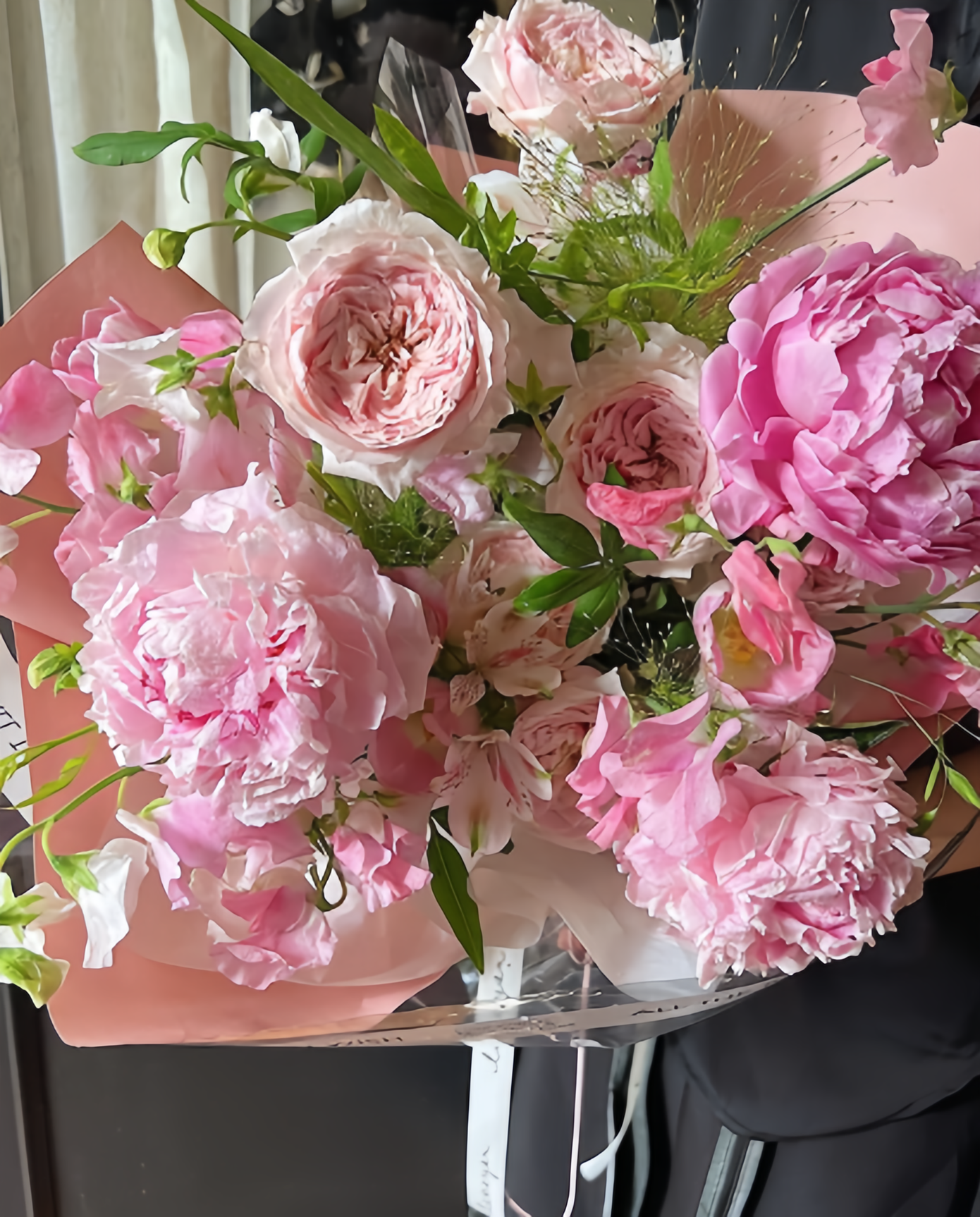 Hoa mẫu đơn (Peony) tại một cửa hàng hoa cao cấp trên phố Xã Đàn. Hoa mẫu đơn (Peony) tại một cửa hàng hoa cao cấp trên phố Xã Đàn.