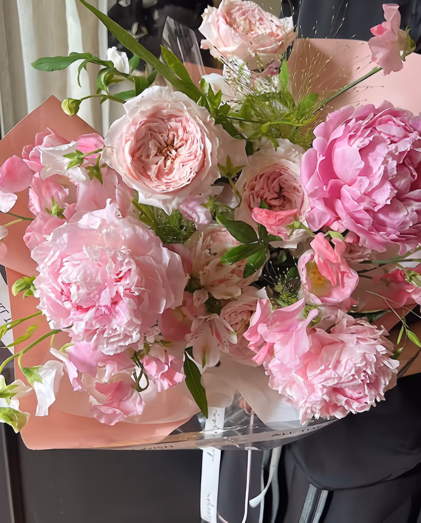 Hoa mẫu đơn (Peony) tại một cửa hàng hoa cao cấp trên phố Xã Đàn. Hoa mẫu đơn (Peony) tại một cửa hàng hoa cao cấp trên phố Xã Đàn.