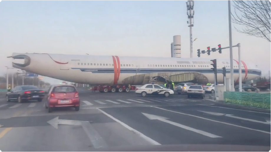 Chiếc máy bay này sẽ được cải tạo thành một tổ hợp trải nghiệm du lịch đa chức năng. Ảnh: Chụp màn hình.