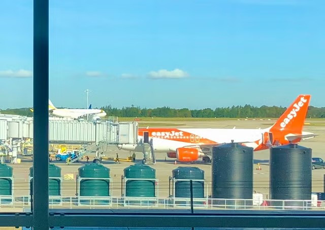 Máy bay Airbus A319 của EasyJet tại sân bay London Stansted. Ảnh: Simon Calder. Máy bay Airbus A319 của EasyJet tại sân bay London Stansted. Ảnh: Simon Calder.