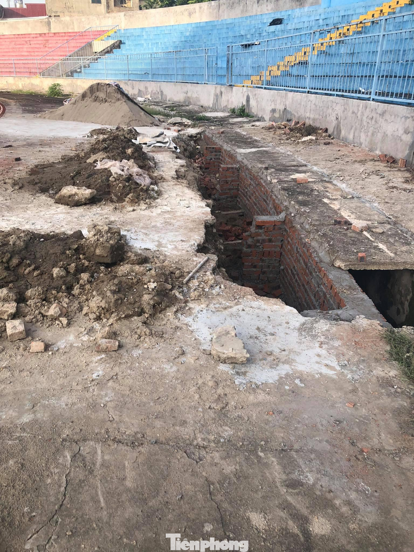 Nhưng nhiều hạng mục khác vẫn chưa được sửa chữa, xuống cấp ảnh Nguyễn Hoàn