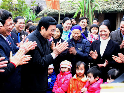 Chủ tịch nước thăm bà con Tân Trào