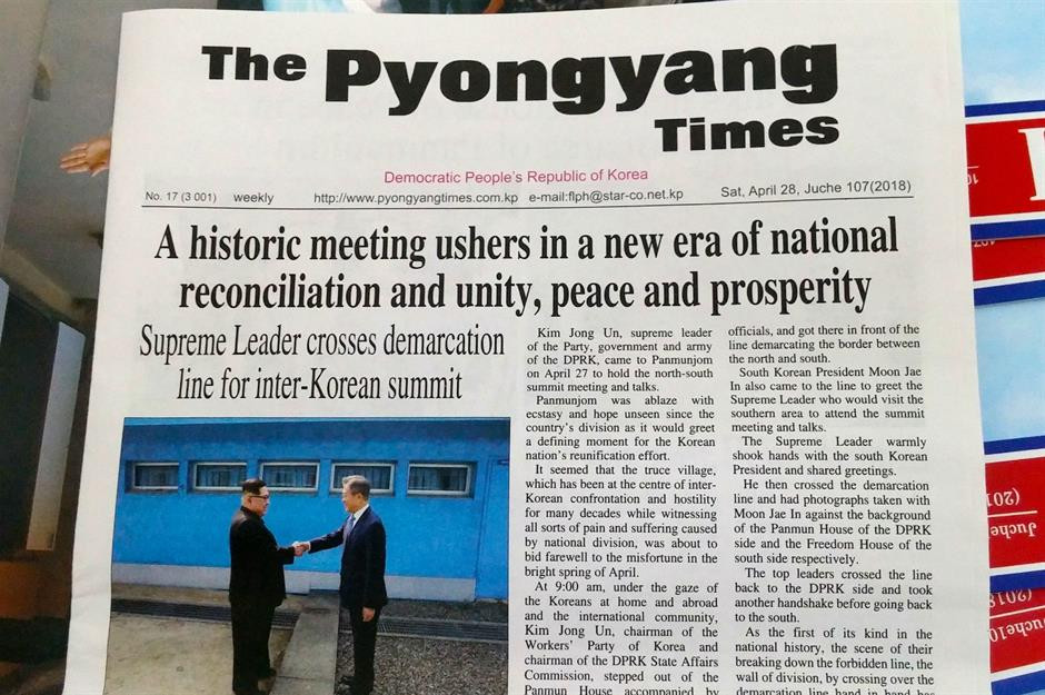 Du khách không nên gập ngang bất cứ thứ gì có hình mặt lãnh đạo Triều Tiên trên bìa. Ảnh: hutterstock. Du khách không nên gập ngang bất cứ thứ gì có hình mặt lãnh đạo Triều Tiên trên bìa. Ảnh: hutterstock.