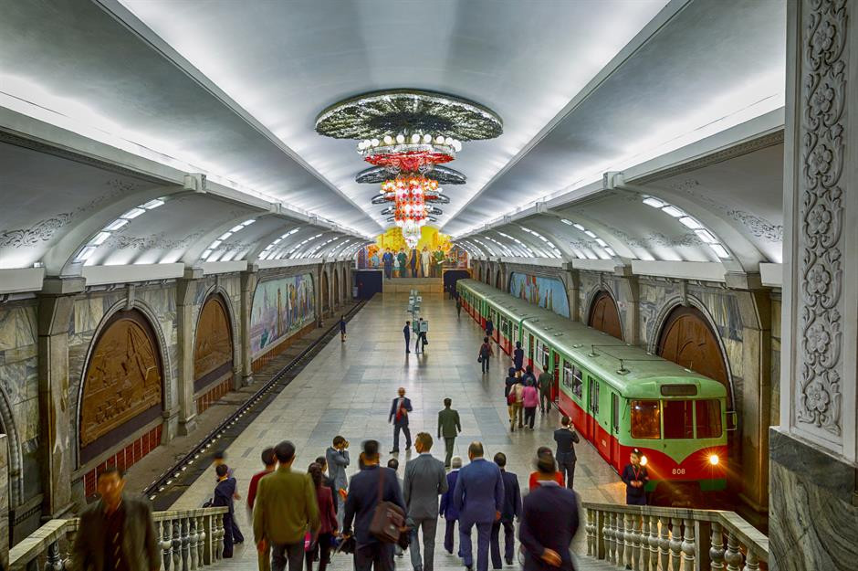 Nhà ga tàu điện ngầm ở Triều Tiên là một trong những công trình ngoạn mục nhất thế giới. Ảnh: Shutterstock. Nhà ga tàu điện ngầm ở Triều Tiên là một trong những công trình ngoạn mục nhất thế giới. Ảnh: Shutterstock.