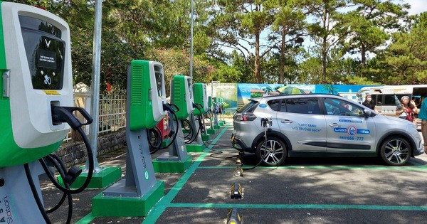 Bộ GTVT sẽ nghiên cứu, phát triển mạng lưới hạ tầng trạm sạc điện, trên các tuyến đường quốc lộ và cao tốc.