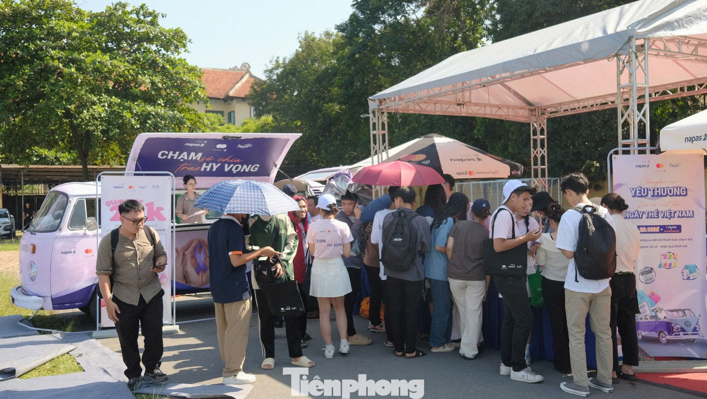 Bên cạnh đó, tại Sóng Festival năm nay, Mastercard còn phối hợp với Payoo và NAPAS mang đến “Chuyến xe yêu thương”, thu hút đông đảo sinh viên và bạn trẻ đến trải nghiệm.