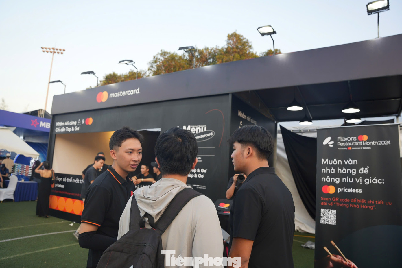 Liên quan đến Ngày Thẻ Việt Nam, đây là chuỗi sự kiện giới thiệu về công nghệ thanh toán mới nhất, cũng như lan tỏa lợi ích của các phương thức thanh toán điện tử. Qua đó thúc đẩy người dân dần thay đổi thói quen thanh toán, hướng tới xây dựng một xã hội không tiền mặt ở Việt Nam.