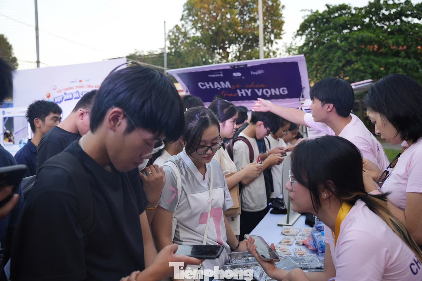 Chương trình triển khai nhiều hoạt động nhằm nâng cao nhận thức cộng đồng về ung thư và lan tỏa thông tin nhằm góp quỹ cho dự án tầm soát. Trong đó, mỗi lượt chia sẻ thông tin về chương trình được ghi nhận hợp lệ, NAPAS, Mastercard dành 20.100 VNĐ cho dự án tầm soát ung thư cho phụ nữ yếu thế.