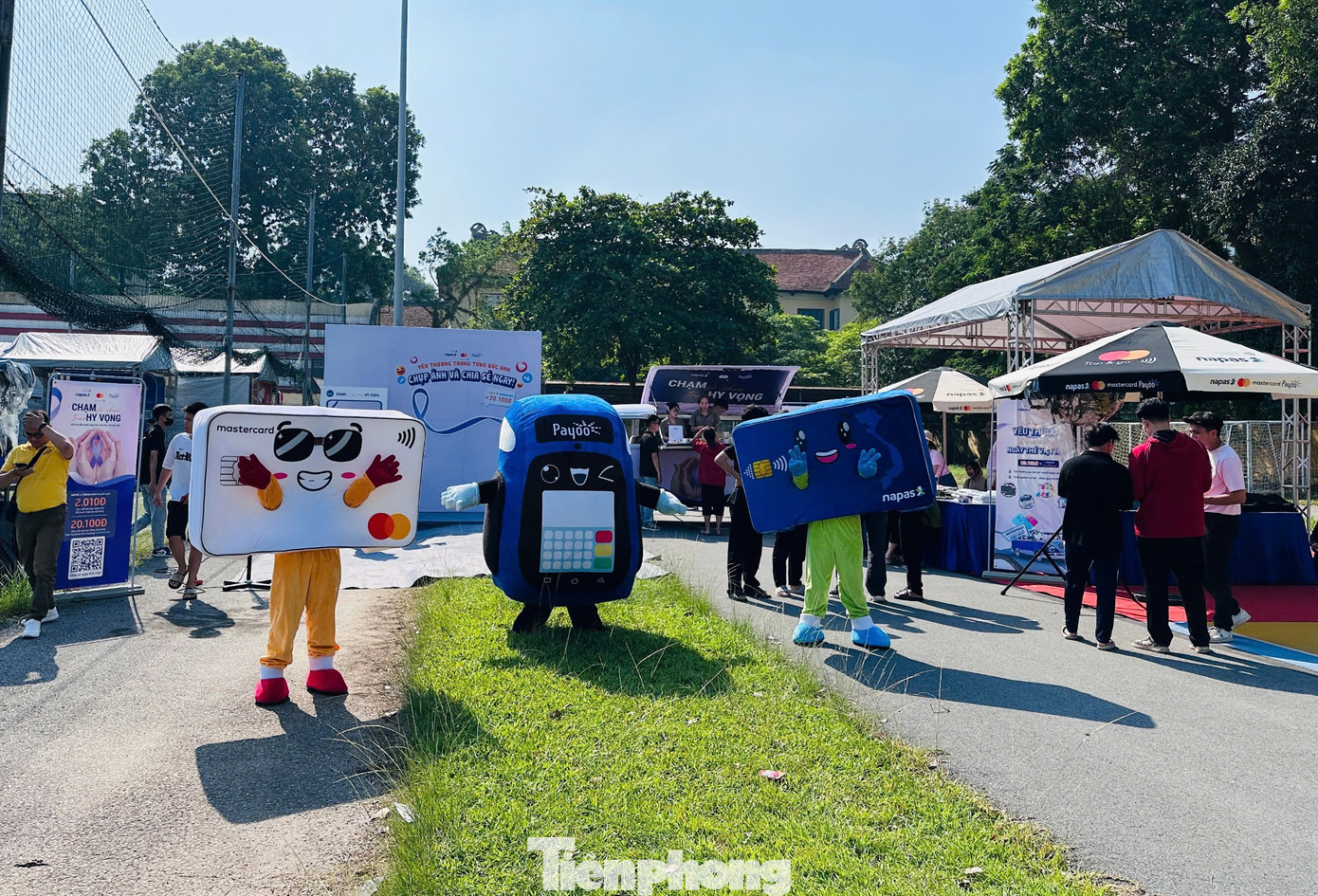 Được biết, “Chạm sẻ chia, Trao hy vọng” là chương trình an sinh xã hội của NAPAS, Mastercard và Payoo triển khai, với mục tiêu hỗ trợ 2.010 phụ nữ yếu thế tại TP Hà Nội và TP HCM được tầm soát ung thư miễn phí 4 bệnh: Ung thư vú, ung thư buồng trứng, ung thư cổ tử cung và ung thư tuyến giáp.