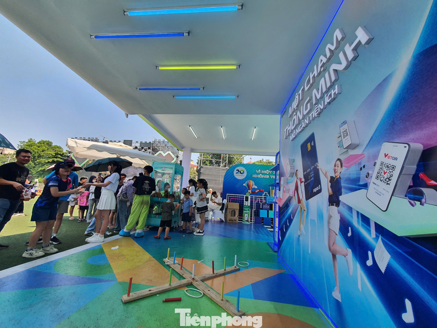 Đặc biệt, game ném vòng (với điều kiện chuyển khoản 10.000 VNĐ sẽ nhận được 3 lượt ném vòng, trong đó chỉ cần ném được 1/3 số vòng thì khách hàng sẽ nhận được 1 phần quà của NAPAS (quạt, hoặc áo mưa) thu hút đông đảo người chơi.