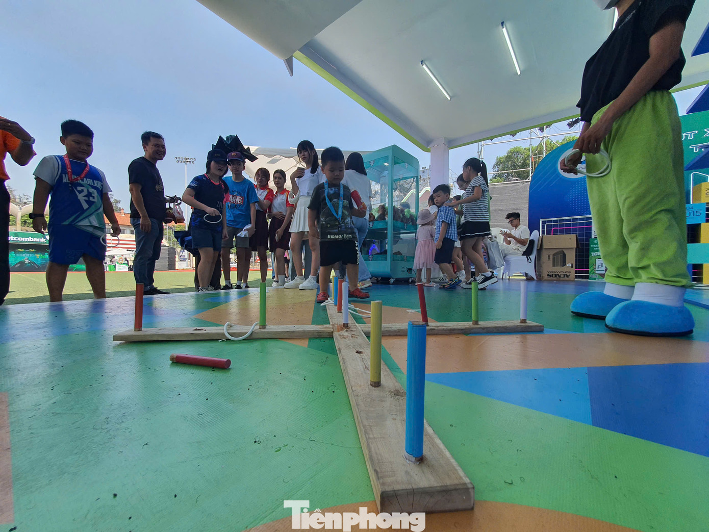 Đặc biệt, game ném vòng (với điều kiện chuyển khoản 10.000 VNĐ sẽ nhận được 3 lượt ném vòng, trong đó chỉ cần ném được 1/3 số vòng thì khách hàng sẽ nhận được 1 phần quà của NAPAS (quạt, hoặc áo mưa) thu hút đông đảo người chơi.