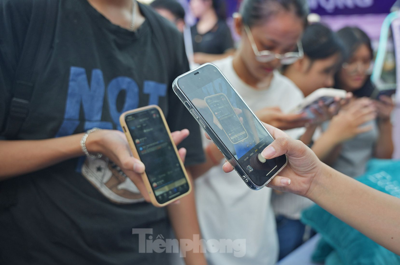 Ngoài ra, tại gian hàng còn có chương trình ưu đãi đặc biệt là giảm 20.000 đồng cho hóa đơn từ 40.000 đồng, khi mua trà sữa KOI Thé và thanh toán bằng phương thức chạm thẻ contactless NAPAS và Mastercard.