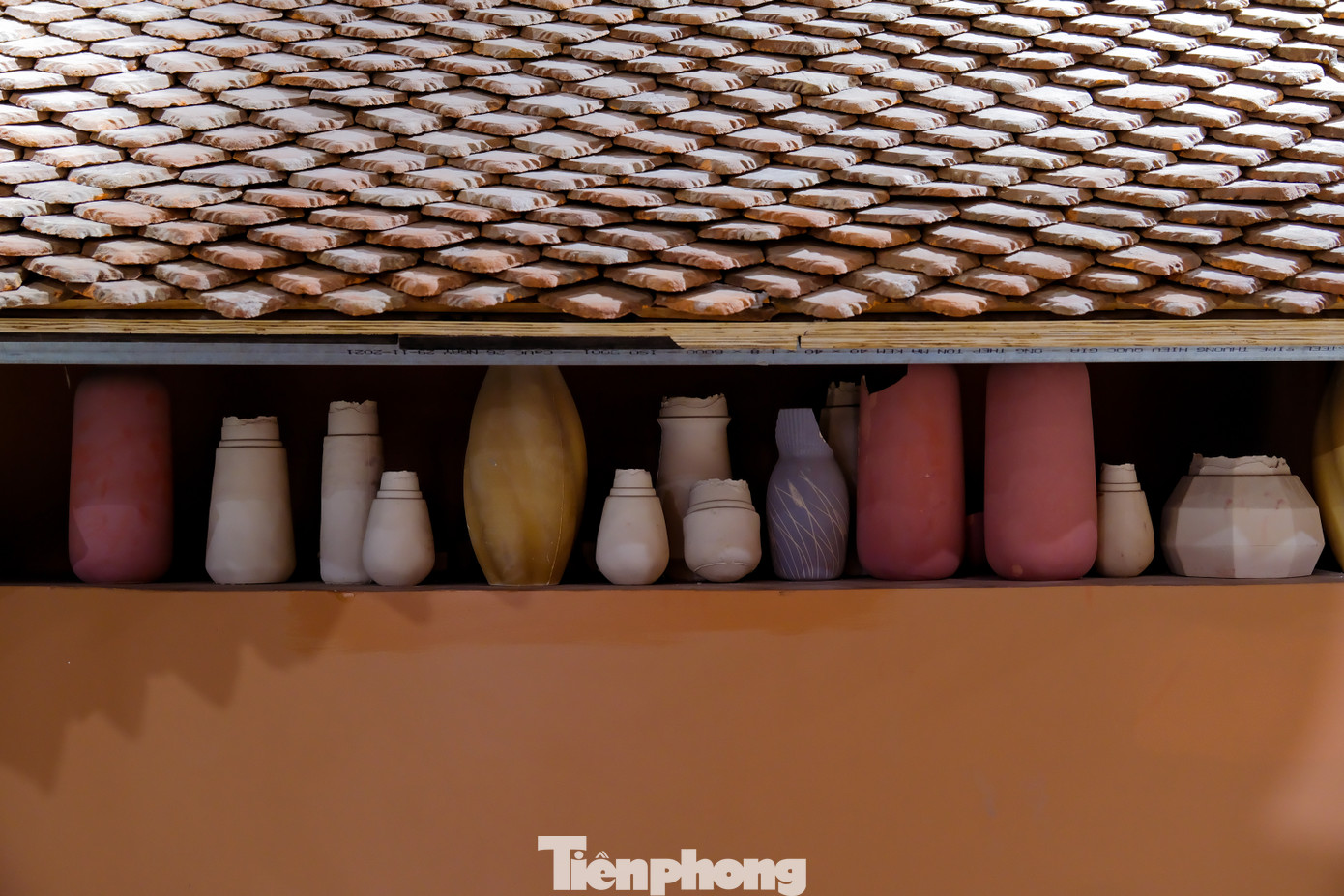 Ngoài ra, còn có combo trải nghiệm ghi dấu nghệ thuật (tầng G, tầng 1, 2,3 và 5) với giá 189.000 đồng/người và combo trải nghiệm không gian tinh hoa (tầng G, 1, 2, 3, 4 và 5), bao gồm ăn trưa với giá 249.000 đồng/người.