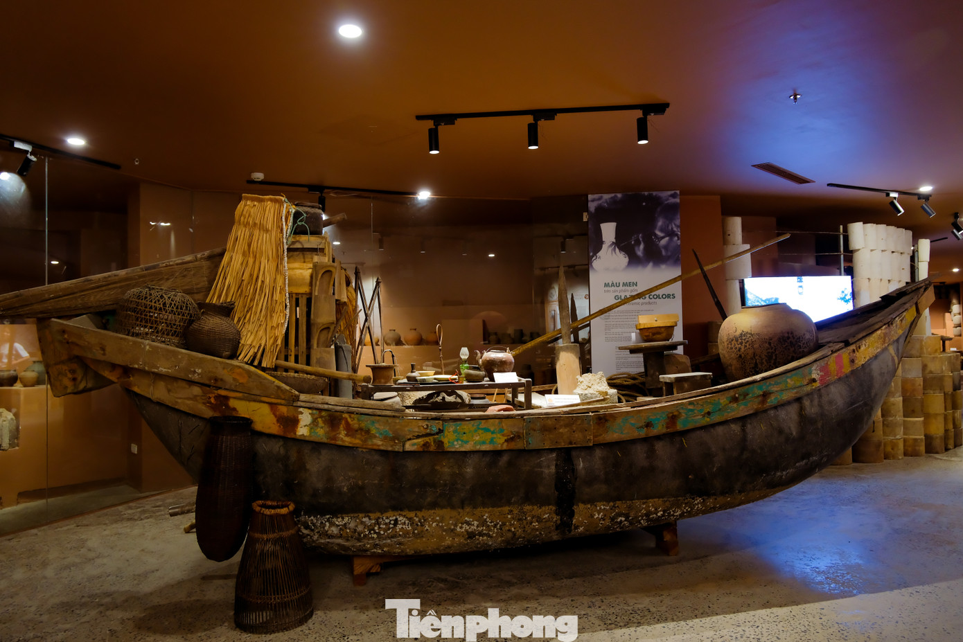 Ngoài ra, còn có combo trải nghiệm ghi dấu nghệ thuật (tầng G, tầng 1, 2,3 và 5) với giá 189.000 đồng/người và combo trải nghiệm không gian tinh hoa (tầng G, 1, 2, 3, 4 và 5), bao gồm ăn trưa với giá 249.000 đồng/người.