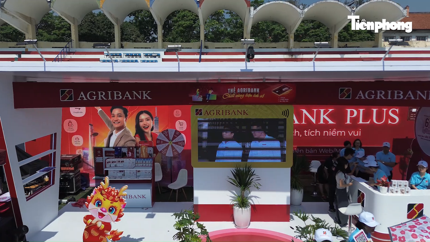 Năm nay, gian hàng của Agribank mang đến chuỗi trải nghiệm sản phẩm dịch vụ tiện ích như Thẻ Lộc Việt, Thẻ ghi nợ nội địa, ứng dụng Agribank Plus.