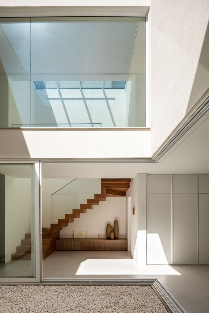 Ngôi mang xu hướng tối giản, nên các đồ trang trí không cần thiết được tiết chế.