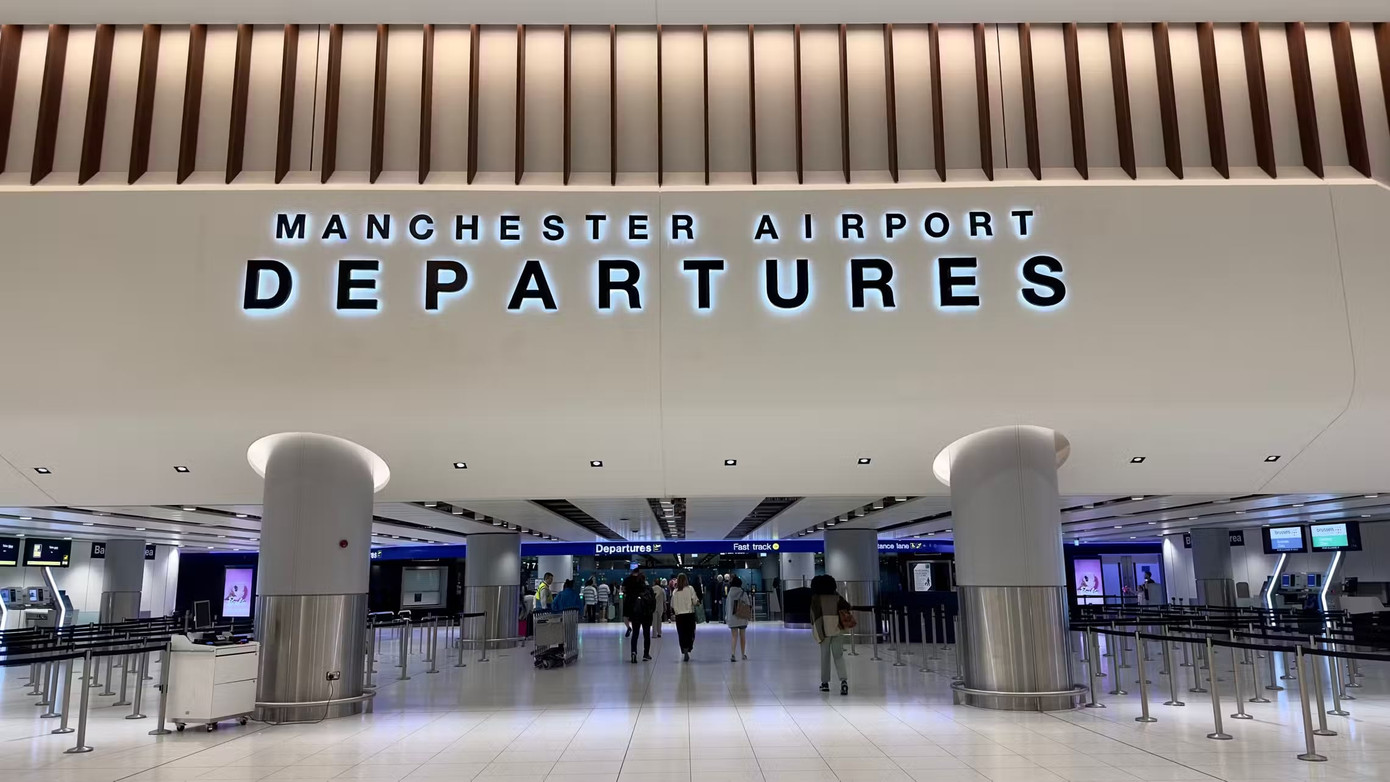 Sân bay Manchester buộc phải đóng đường băng 23R, trong khoảng 20 phút vì sự cố máy bay đâm phải chim. Ảnh: Simple Flying. Sân bay Manchester buộc phải đóng đường băng 23R, trong khoảng 20 phút vì sự cố máy bay đâm phải chim. Ảnh: Simple Flying.