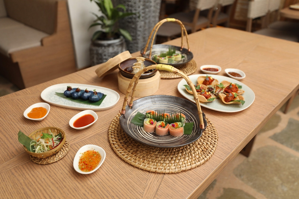 Các món ăn của nhà hàng sử dụng nguyên liệu được nhập khẩu từ Việt Nam. Ảnh: VietNom. Các món ăn của nhà hàng sử dụng nguyên liệu được nhập khẩu từ Việt Nam. Ảnh: VietNom.