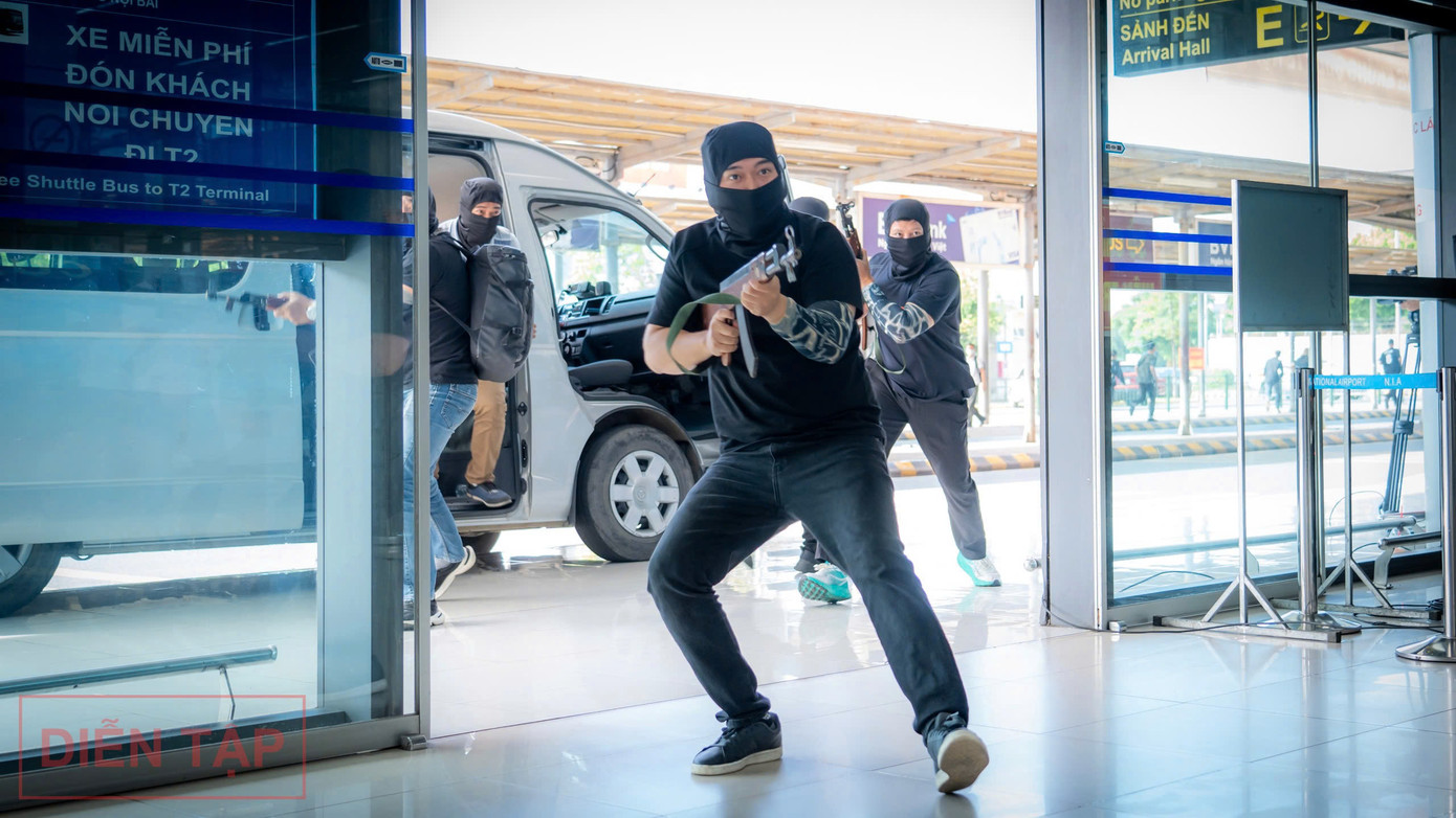 Tình huống nhóm khủng bố bắt cóc con tin tại buổi diễn tập tại sân bay Nội Bài. Ảnh: NIA. Tình huống nhóm khủng bố bắt cóc con tin tại buổi diễn tập tại sân bay Nội Bài. Ảnh: NIA.