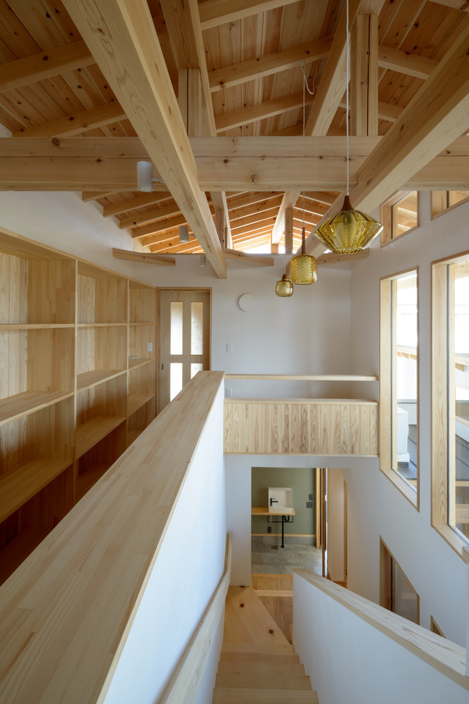 Toàn bộ khung, dầm, trần nhà đều được thiết kế dạng cột dây, như vườn nho trên cánh đồng tạo nên kiến trúc độc đáo, ấn tượng.