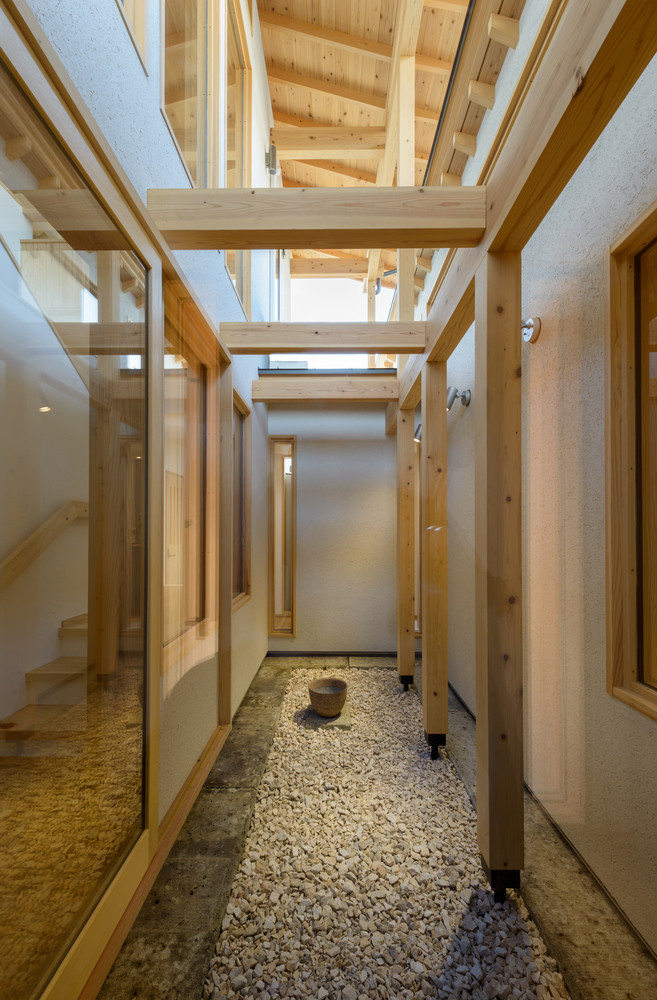 Toàn bộ khung, dầm, trần nhà đều được thiết kế dạng cột dây, như vườn nho trên cánh đồng tạo nên kiến trúc độc đáo, ấn tượng.