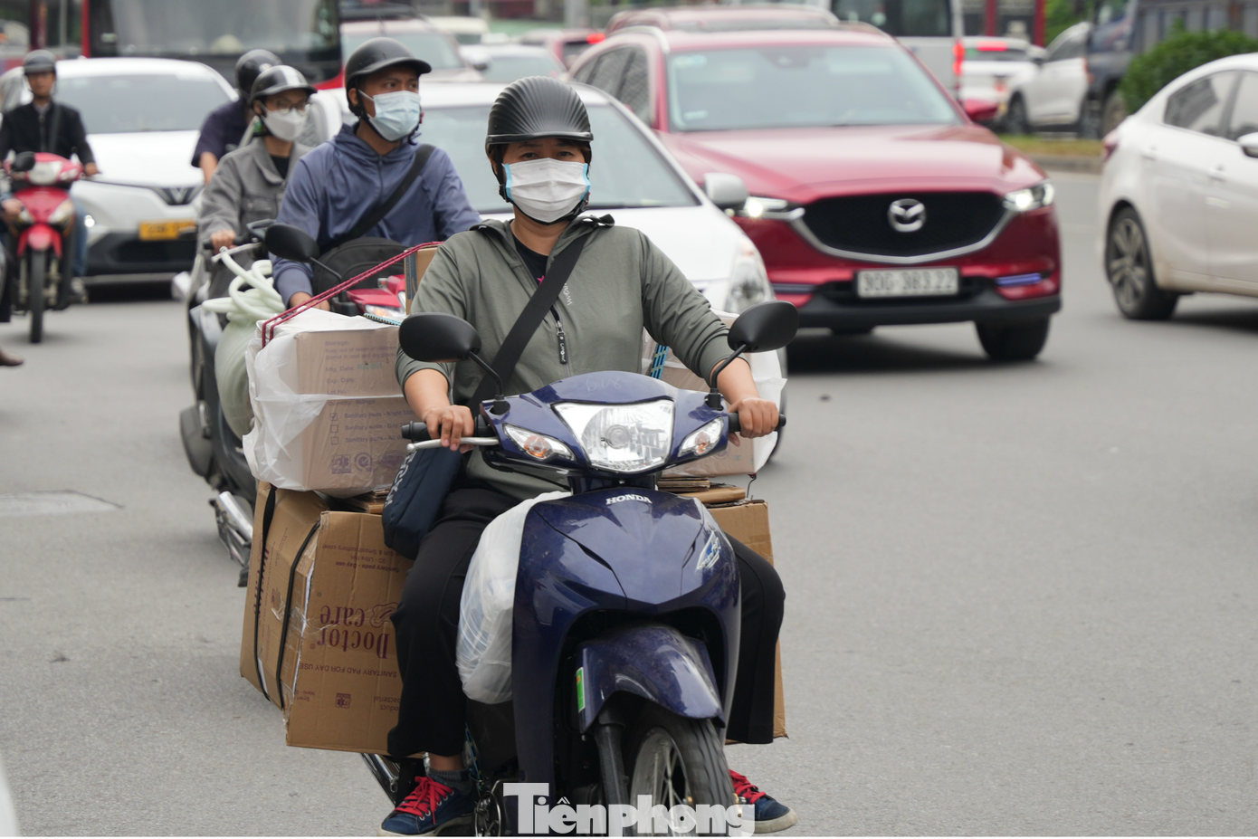 Lộ trình kiểm định xe máy không gây xáo trộn lớn cho đời sống người dân, nhất là nhóm người thu nhập thấp phụ thuộc vào loại xe này. Ảnh: Lộc Liên.