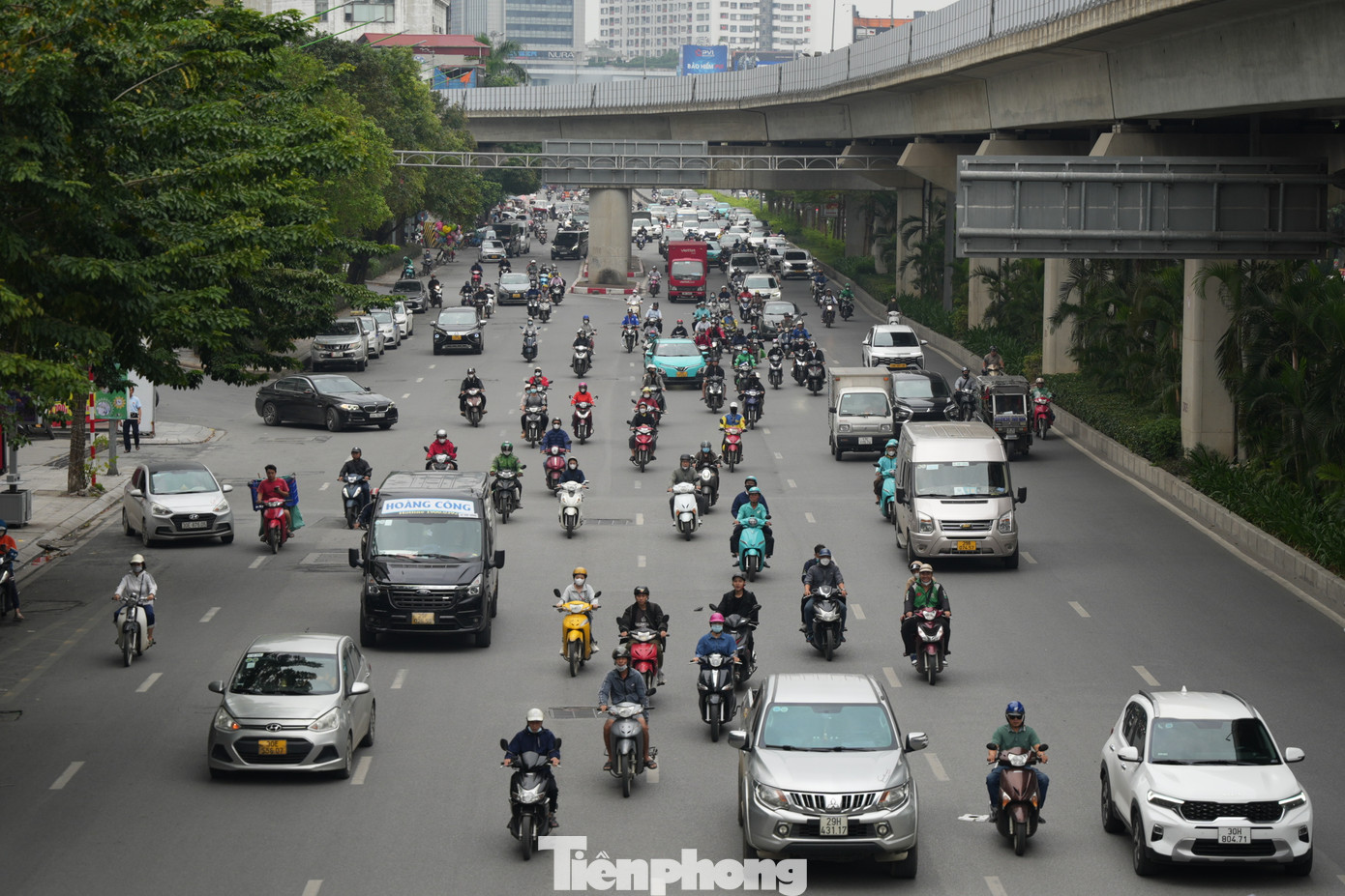 Đến năm 2030 sẽ có 30% người dân sử dụng ô tô điện và 22% xe máy điện trong tổng số xe máy sử dụng. Ảnh: Lộc Liên.