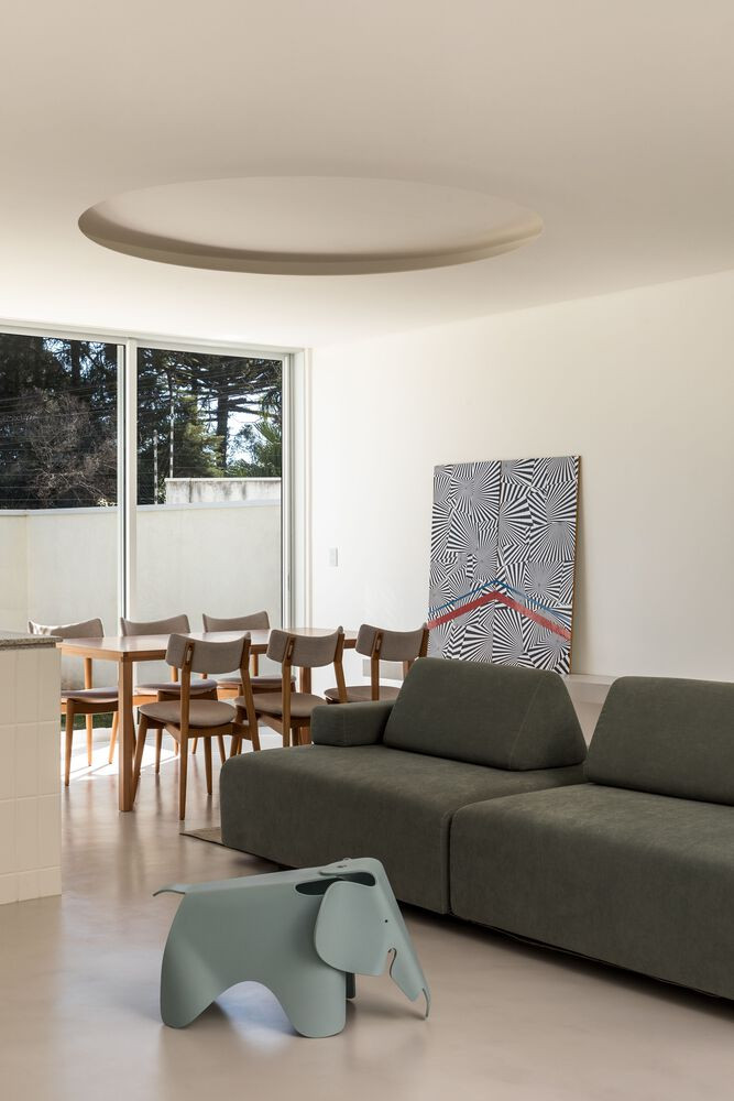 Nhờ cách thiết kế sáng tạo, sau khi hoàn thành, ngôi nhà trở nên nổi bật và thông thoáng, khiến ai đi qua cũng phải ngắm nhìn.