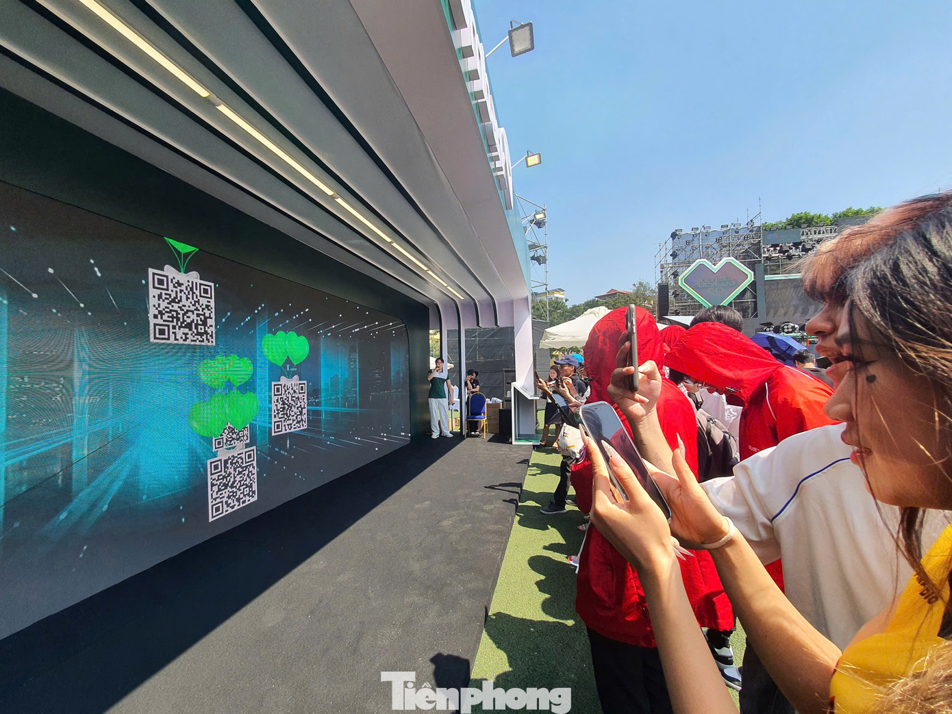 Bởi lẽ, nhóm người tiêu dùng trẻ được định danh là “những người bản địa của kỹ thuật số”, là nhân tố sẵn sàng tiếp cận những trải nghiệm thanh toán số, ngân hàng số và lựa chọn những phương thức phù hợp với bản thân...