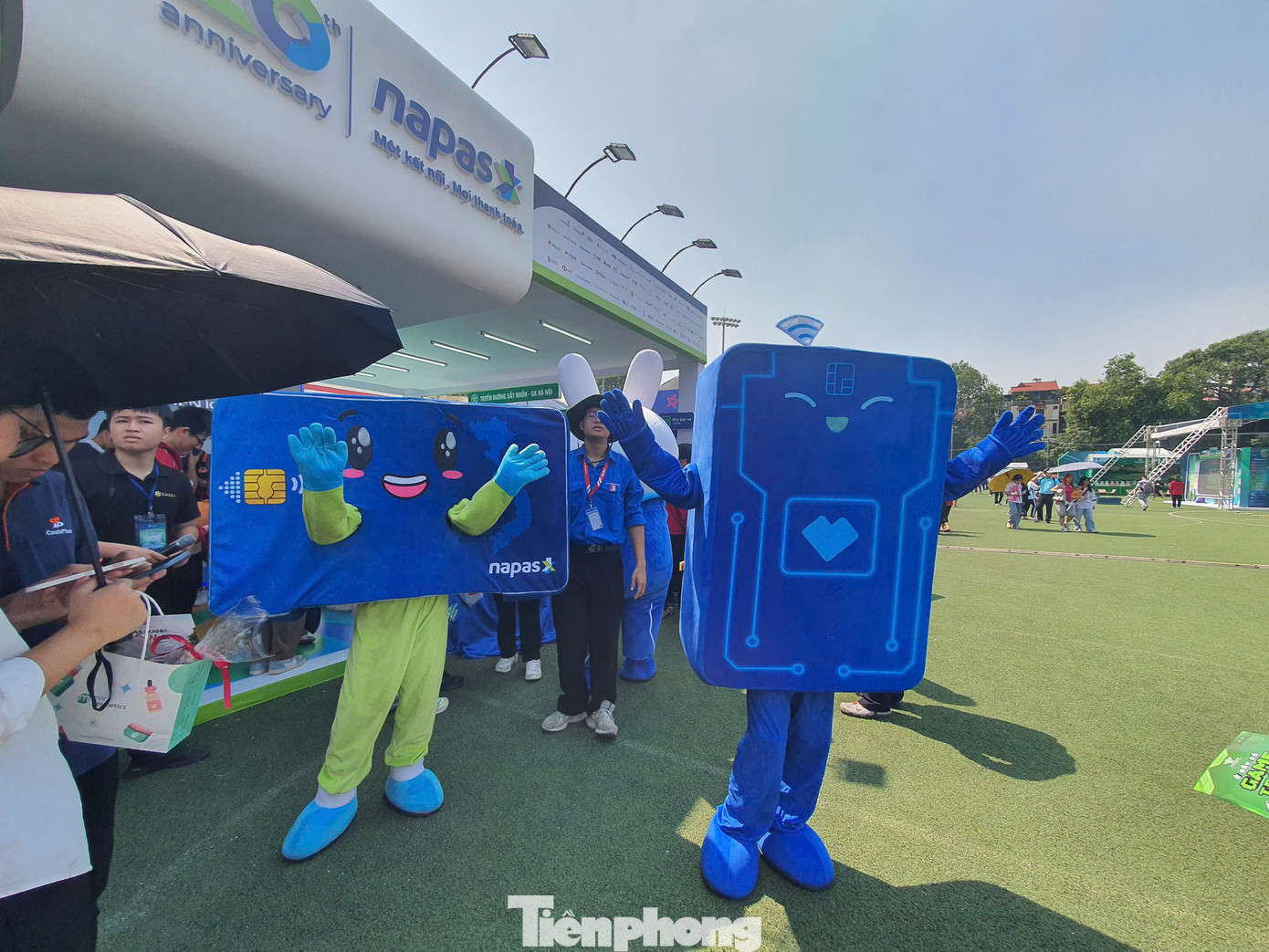 Nhiều hoạt động thú vị khác cũng được NAPAS triển khai tại gian hàng, như check - in cùng Mascot NAPAS.